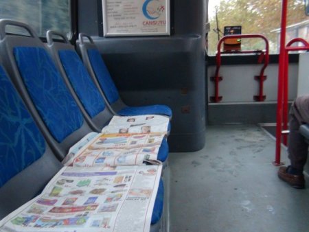 Belediye otobüsünü de su bastı!