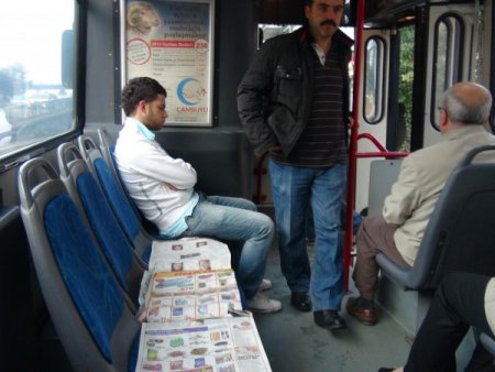 Belediye otobüsünü de su bastı!