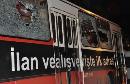 Belediye Otobüsünü Taşladılar