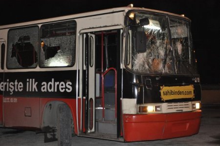 Belediye Otobüsünü Taşladılar