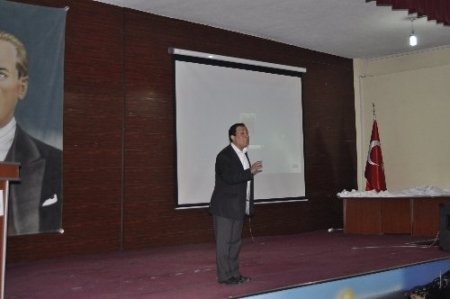 Belediye personeline beden dili eğitimi verildi