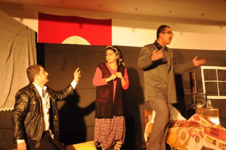 Belediye tiyatrosu ‘Kördövüşü’nü sahneledi