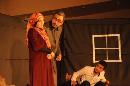 Belediye tiyatrosu ‘Kördövüşü’nü sahneledi