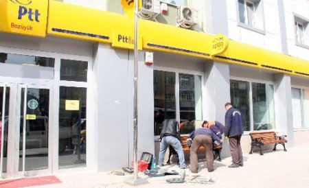 Belediye vatandaşlar için bank yaptırdı