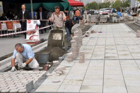 Belediyeden Ankara Caddesi üzerindeki sokaklarda özel kaldırım