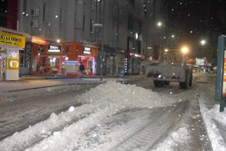 Belediyeden Aşırı Soğuk Ve Buzlanma Uyarısı