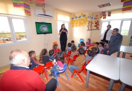 Belediyeden çadırda kalan çocuklara okul öncesi sınıf