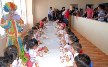 Belediyeden çadırda kalan çocuklara okul öncesi sınıf
