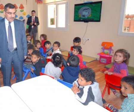 Belediyeden çadırda kalan çocuklara okul öncesi sınıf