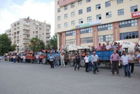 Belediyeden Çıkarılan İşçiler Traktörlü Eylem Yaptı