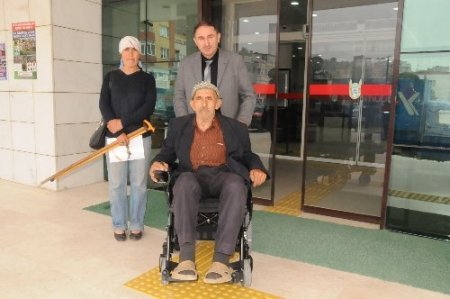 Belediyeden engelli vatandaşa akülü sandalye