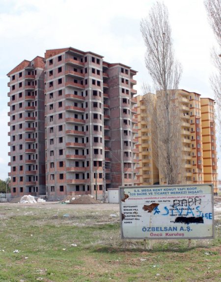 Belediye'den Ev Alan Vatandaşlar:konutların Teslimi Gecikti, Mağduruz