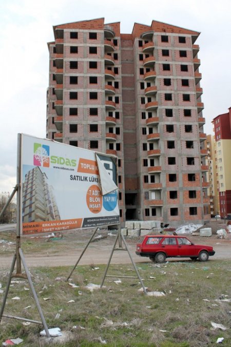 Belediye'den Ev Alan Vatandaşlar:konutların Teslimi Gecikti, Mağduruz