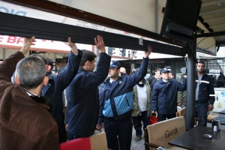 Belediyeden Kordonboyu'nda 'tek Tip Tente' Operasyonu