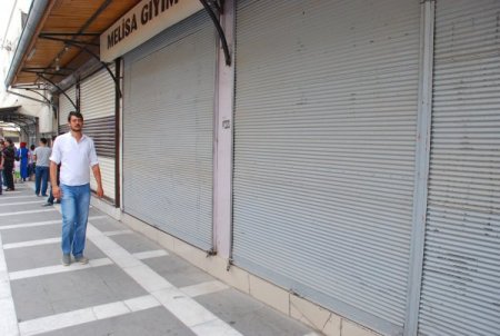 Belediye’nin güzergâh değişikliği esnafa kepenk kapattırdı