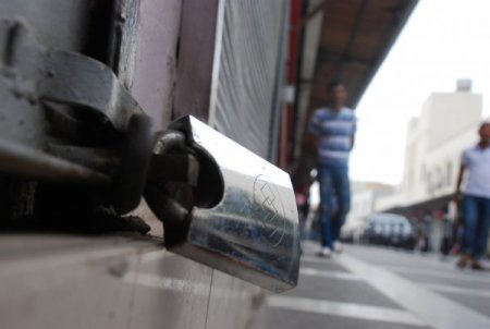 Belediye’nin güzergâh değişikliği esnafa kepenk kapattırdı