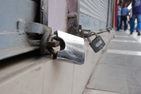 Belediye’nin güzergâh değişikliği esnafa kepenk kapattırdı