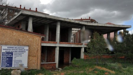 Belediyenin ruhsat verdiği inşaat mahkeme kararıyla yıktırıldı