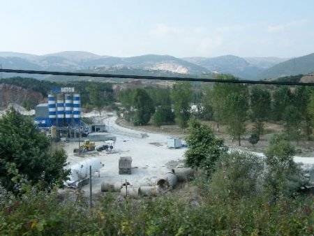 'belediyenin Ruhsatsız Diye Kapattığı Fabrika Dere Yatağını Kirletiyor' İddiası