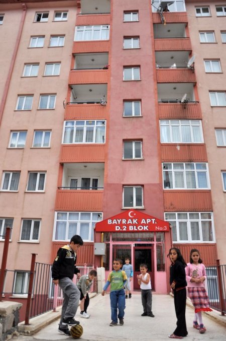 Belediyenin sattığı arsanın sahibi ortaya çıkınca 718 daire sahibi mağdur oldu