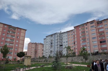 Belediyenin sattığı arsanın sahibi ortaya çıkınca 718 daire sahibi mağdur oldu