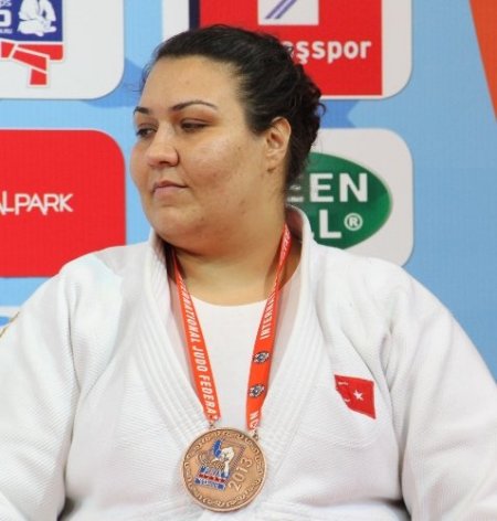 Belkıs Zehra Kaya, Bakü’de gümüş madalya kazandı