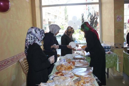 Bengisu Derneği öğrenciler yararına kermes düzenledi