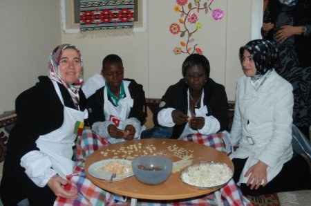 Beninli kadınlar Kayseri mantısına hayran kaldı