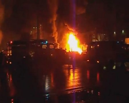 Benzin İstasyonunda Can Pazarı, Tanker Devrildi 40 Araç Yandı