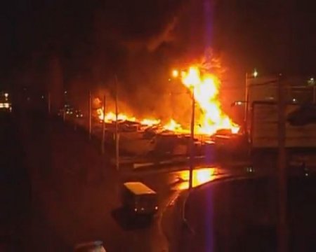 Benzin İstasyonunda Can Pazarı, Tanker Devrildi 40 Araç Yandı