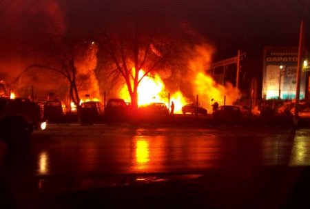 Benzin İstasyonunda Can Pazarı, Tanker Devrildi 40 Araç Yandı