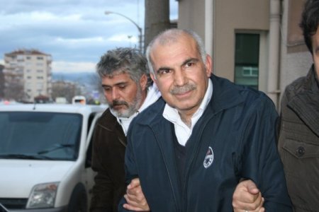 Benzinlikte park halindeki otobüsleri yakan 2 zanlı adliyeye sevk edildi