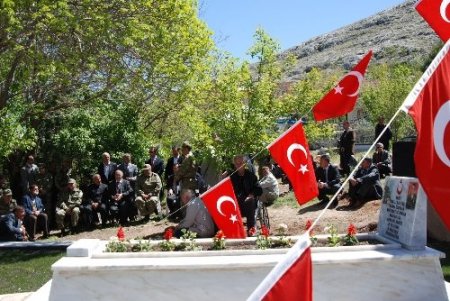 Beraber savaştıkları şehidi unutmadılar