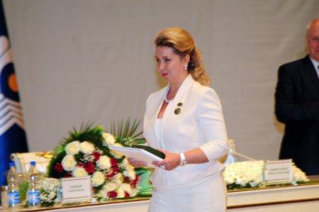 Berdimuhadov'dan Medvedev'in eşine ödül