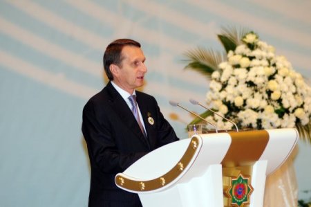 Berdimuhadov'dan Medvedev'in eşine ödül