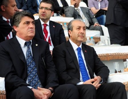 Berdimuhamedov, Ahal Teke atıyla şov yaptı