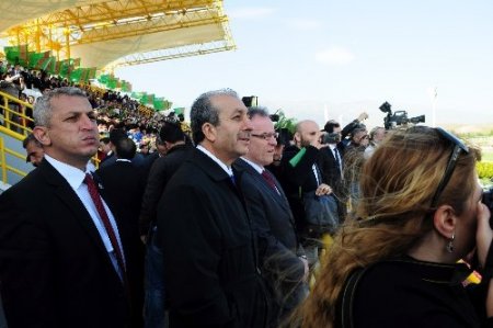 Berdimuhamedov, Ahal Teke atıyla şov yaptı