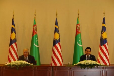 Berdimuhamedov, Malezya Başbakanı’nı Kabul Etti