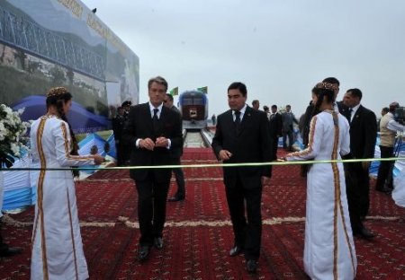 Berdimuhamedov İle Yuşçenko Birlikte Orta Asya'nın En Uzun Demiryolu Köprüsünü Hizmete Açtı