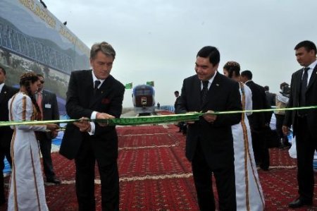 Berdimuhamedov İle Yuşçenko Birlikte Orta Asya'nın En Uzun Demiryolu Köprüsünü Hizmete Açtı