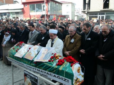 Berfo Ana Ardahan'da toprağa verildi