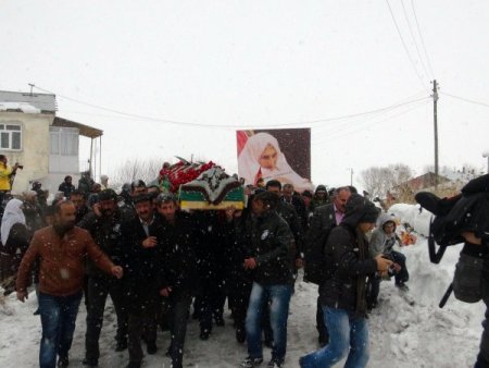 Berfo Ana Ardahan'da toprağa verildi