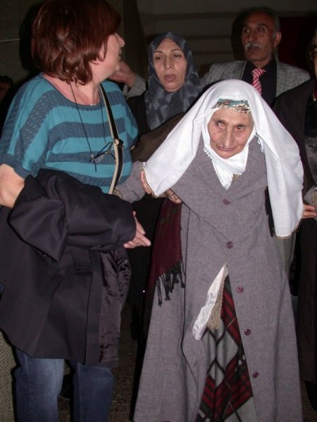 'Berfo Ana' oğlunun mezarının hayaliyle yaşadı