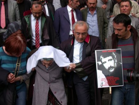 'Berfo Ana' oğlunun mezarının hayaliyle yaşadı