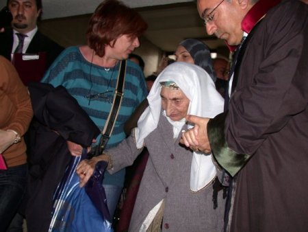 'Berfo Ana' oğlunun mezarının hayaliyle yaşadı