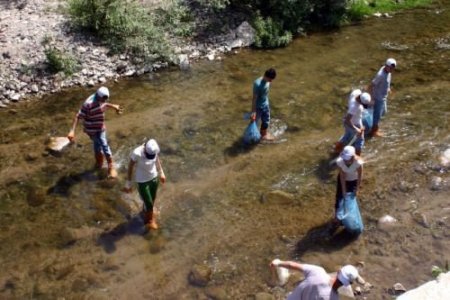 Bergama Meslek Yüksekokulu Öğrencileri, Selinos Deresini Temizledi