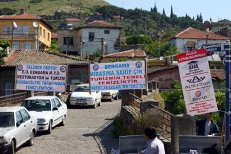 Bergama Meslek Yüksekokulu Öğrencileri, Selinos Deresini Temizledi