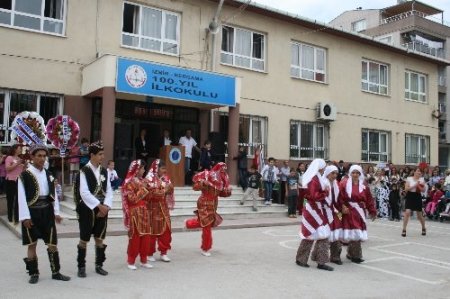 Bergama'da engelli öğrenciler gösteri yaptı