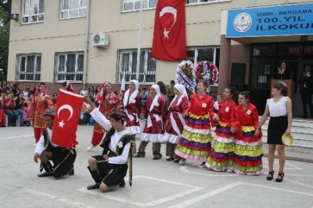 Bergama'da engelli öğrenciler gösteri yaptı