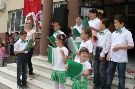 Bergama'da engelli öğrenciler gösteri yaptı